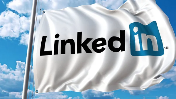 Acenando bandeira com o logotipo do LinkedIn contra céu e nuvens. Renderização 3D editorial — Fotografia de Stock