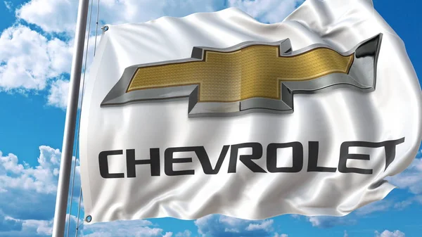 Viftande flagga med Chevrolet logo mot himmel och moln. Redaktionella 3d-rendering — Stockfoto