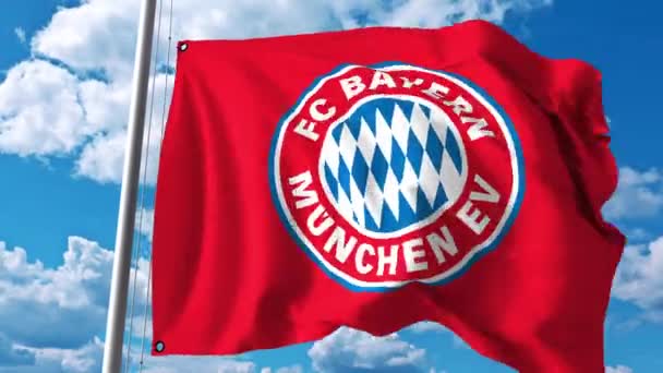 Zwaaien vlag met Bayern Munchen voetbal team logo. 4 k redactionele clip — Stockvideo