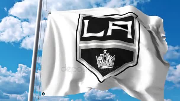 Wapperende vlag met Los Angeles Kings Nhl hockey team logo. 4 k redactionele clip — Stockvideo