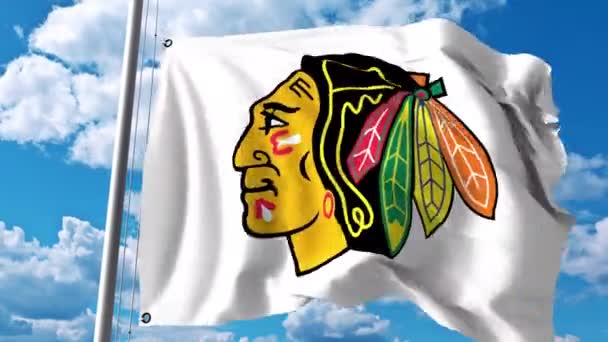 Flagge schwenkend mit Chicago Blackhawks nhl Hockey Team-Logo. 4k Editorial Clip — Stockvideo