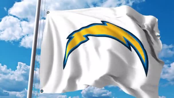 Wapperende vlag met Los Angeles laders professioneel team logo. 4 k redactionele clip — Stockvideo