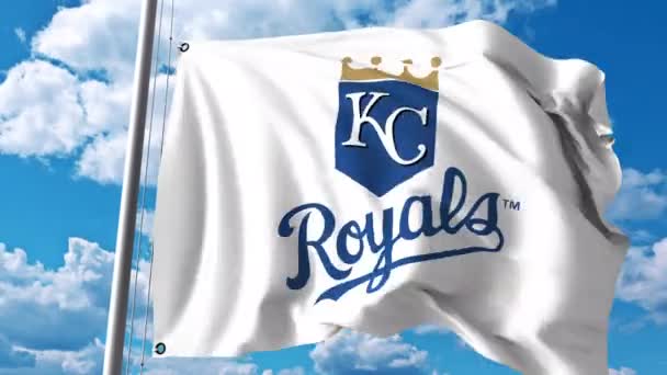 Viftande flagga med Kansas City Royals professionellt team logo. 4 k redaktionella klipp — Stockvideo