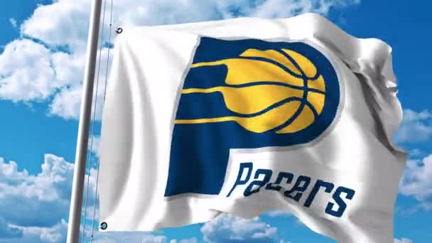 Acenando bandeira com Indiana Pacers logotipo da equipe profissional. Clipe editorial 4K — Vídeo de Stock