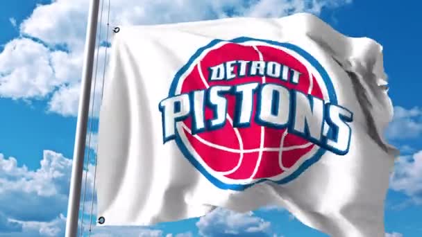 Acenando bandeira com o logotipo da equipe profissional Detroit Pistons. Clipe editorial 4K — Vídeo de Stock