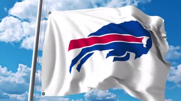 Acenando bandeira com Buffalo Bills logotipo da equipe profissional. Clipe editorial 4K — Vídeo de Stock