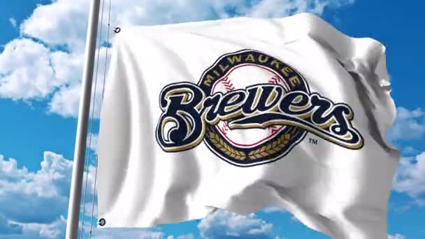 Wapperende vlag met Milwaukee Brewers professioneel team logo. 4 k redactionele clip — Stockvideo