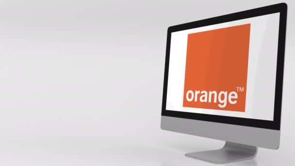 Moderní počítačová obrazovka s oranžovým logem. 4 k redakční klip — Stock video
