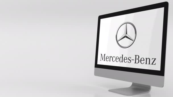 Moderna datorskärm med Mercedes-Benz logo. 4 k redaktionella klipp — Stockvideo
