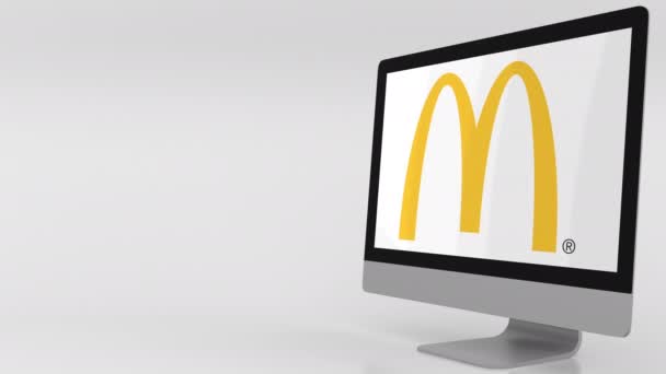 Schermo del computer moderno con logo McDonalds. Clip editoriale 4K — Video Stock