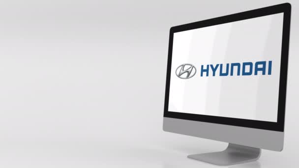 Pantalla de computadora moderna con logotipo de Hyundai. Clip editorial 4K — Vídeos de Stock