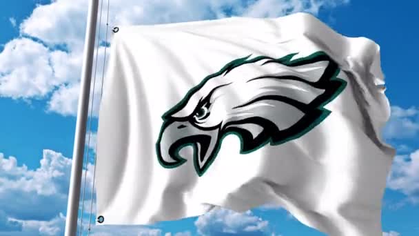 Bandera ondeando con el logo del equipo profesional Philadelphia Eagles. Clip editorial 4K — Vídeos de Stock