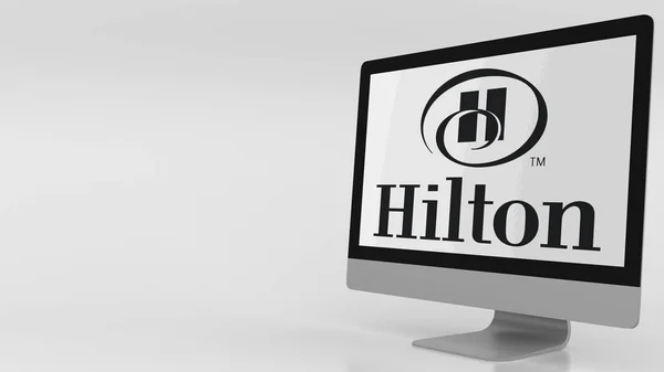 Pantalla de computadora moderna con logo Hilton. Representación Editorial 3D — Foto de Stock