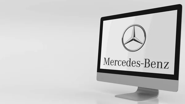 Сучасний комп'ютер екран з Mercedes-Benz логотип. Редакційні 3d-рендерінг — стокове фото