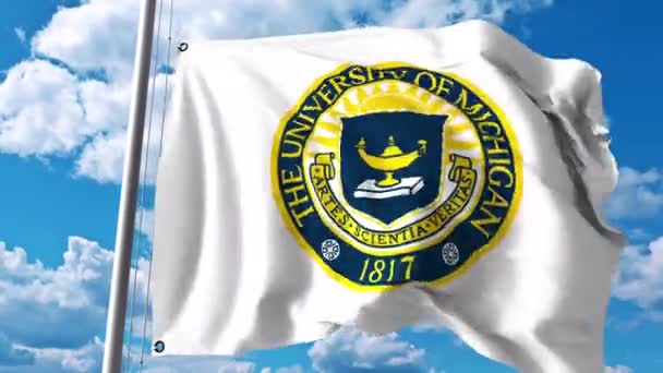 Bandera ondeando con emblema de la Universidad de Michigan. Clip editorial 4K — Vídeos de Stock