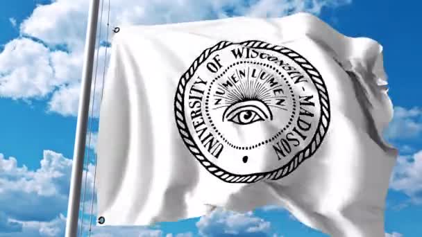 Bandeira acenando com o emblema da Universidade de Wisconsin Madison. Clipe editorial 4K — Vídeo de Stock