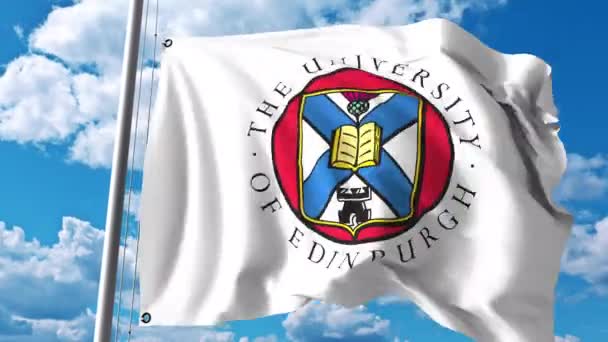 Viftande flagga med University of Edinburgh emblem. 4 k redaktionella klipp — Stockvideo