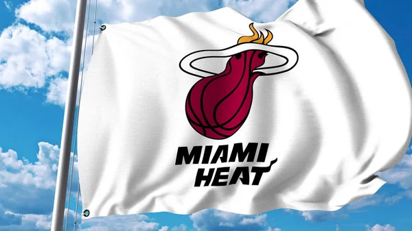 Viftande flagga med Miami Heat professionellt team logo. Redaktionella 3d-rendering — Stockfoto