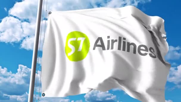 Vlající vlajka s logem společnosti S7 Airlines. 4 k redakční klip — Stock video