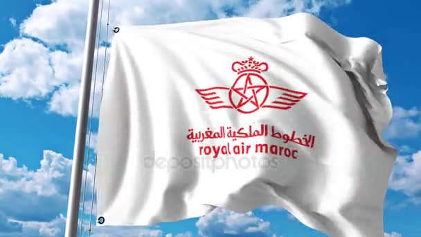 Bandiera sventola con logo Royal Air Maroc. Clip editoriale 4K — Video Stock