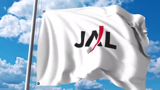 Flagge schwenkend mit dem jal-Logo der japanischen Fluggesellschaft. 4k Editorial Clip — Stockvideo