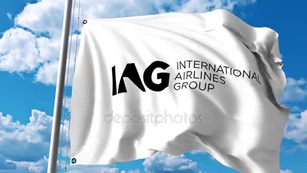 Флаг с логотипом International Airlines Group IAG. Редакционный клип 4К — стоковое видео