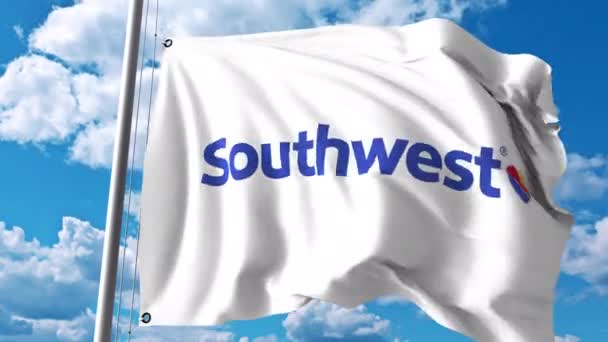 Bandera ondeando con logo Southwest Airlines. Clip editorial 4K — Vídeo de stock