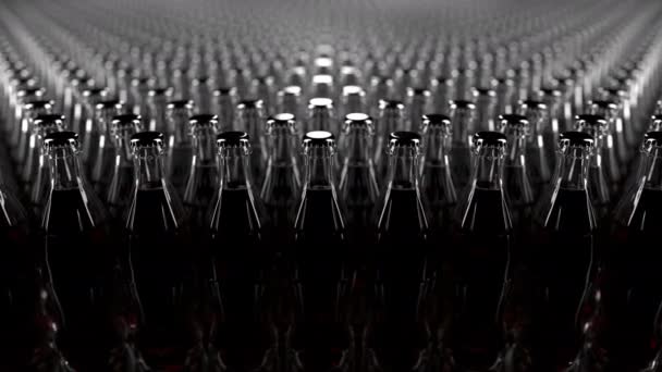 Bottiglie multiple di cola, illuminazione a bassa intensità. Produzione industriale di soda, sete o grandi idee di partito. Clip 4K loop senza cuciture — Video Stock