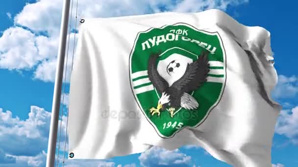 Ludogorets ラズグラト州サッカー クラブのロゴと旗を振っています。4 k 編集クリップ — ストック動画