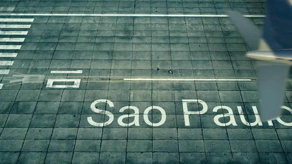 Пташиного польоту літака, що прибувають в аеропорт Сан-Паулу. Подорож до Бразилії 3d-рендерінг — стокове фото
