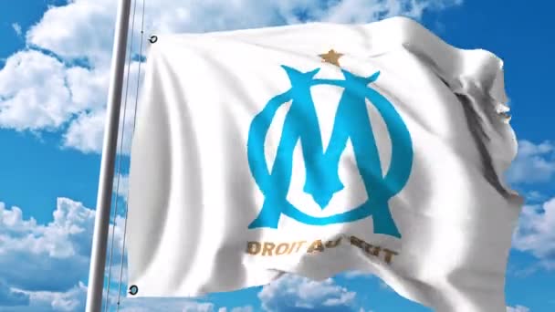Wapperende vlag met Olympique de Marseille voetbal club logo. 4 k redactionele clip — Stockvideo