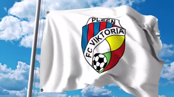 Bandeira acenando com logotipo do clube de futebol Viktoria Plzen. Clipe editorial 4K — Vídeo de Stock