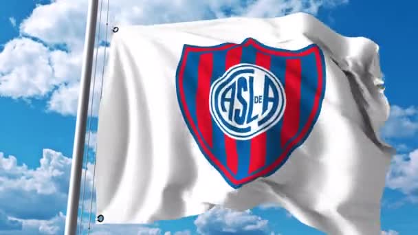 サン ・ ロレンソ ・ デ ・ アルマグロのサッカー クラブのロゴと旗を振っています。4 k 編集クリップ — ストック動画