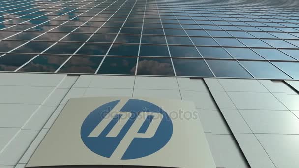 Tablero de señalización con logotipo de HP Inc.. Moderno edificio de oficinas fachada time lapse. Representación Editorial 3D — Vídeo de stock