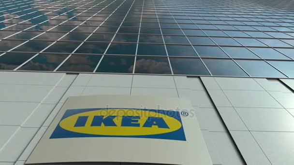 Rada značení s logem Ikea. Moderní kancelářská budova fasáda časová prodleva. Úvodník 3d vykreslování — Stock video