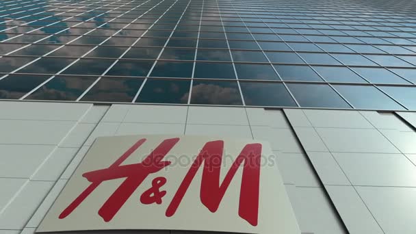 Σήμανση σκάφους με λογότυπο H M. Σύγχρονο κτίριο πρόσοψη χρονική γραφείων. Συντακτική 3d rendering — Αρχείο Βίντεο