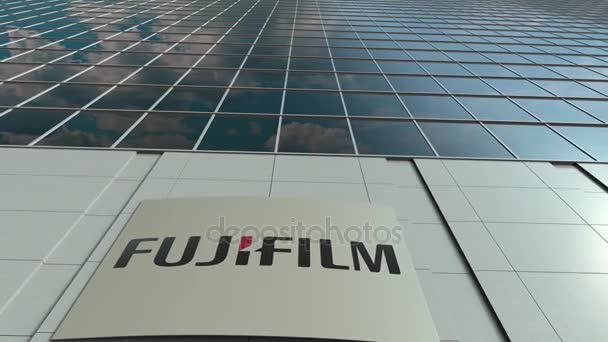 Panneau de signalisation avec logo Fujifilm. Immeuble de bureaux moderne façade time lapse. Editorial rendu 3D — Video