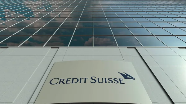 Signage styrelsen med Credit Suisse Group logotyp. Moderna kontors byggnadens fasad. Redaktionella 3d-rendering Royaltyfria Stockfoton