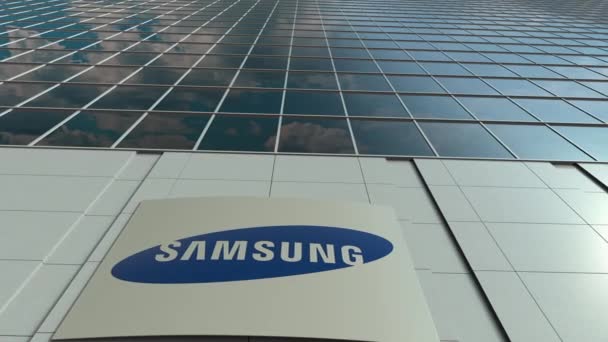 Placa de sinalização com logotipo Samsung. Moderno escritório edifício fachada lapso de tempo. Renderização 3D editorial — Vídeo de Stock