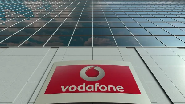 Tablero de señalización con logotipo de Vodafone. Moderna fachada del edificio de oficinas. Representación Editorial 3D —  Fotos de Stock