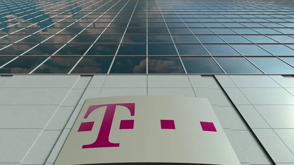 Placa de sinalização com logotipo T-Mobile. Fachada de edifício de escritório moderno. Renderização 3D editorial — Fotografia de Stock