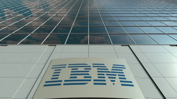 Oznakowanie na pokładzie z Ibm logo. Fasada budynku nowoczesne biuro. Redakcji renderowania 3d — Zdjęcie stockowe