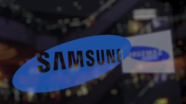 Samsung logo op het glas tegen wazig zakencentrum. Redactioneel 3D-rendering — Stockvideo