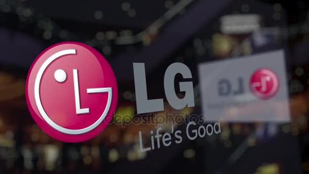LG Corporation λογότυπο στο γυαλί κατά θολή επιχειρηματικό κέντρο. Συντακτική 3d rendering — Αρχείο Βίντεο