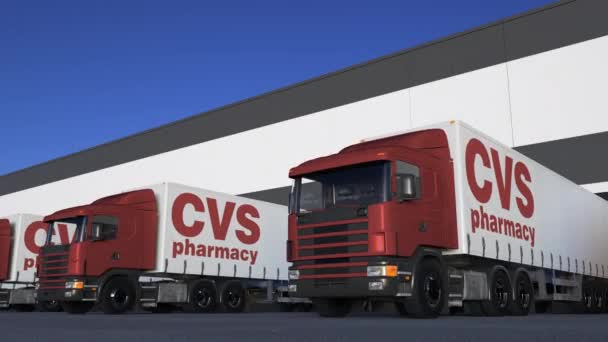 Semi-camions de fret avec logo CVS Health chargement ou déchargement au quai de l'entrepôt, boucle transparente. Éditorial animation 4K — Video