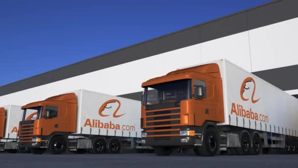 Semi camion merci con carico o scarico del logo Alibaba.com presso la banchina del magazzino, anello senza soluzione di continuità. Editoriale animazione 4K — Video Stock