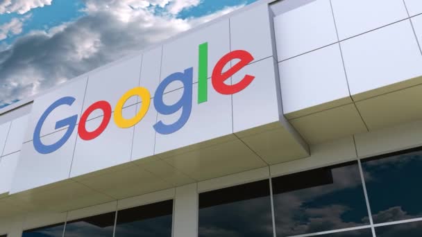 Логотип Google на современном фасаде здания. Редакционная 3D рендеринг — стоковое видео