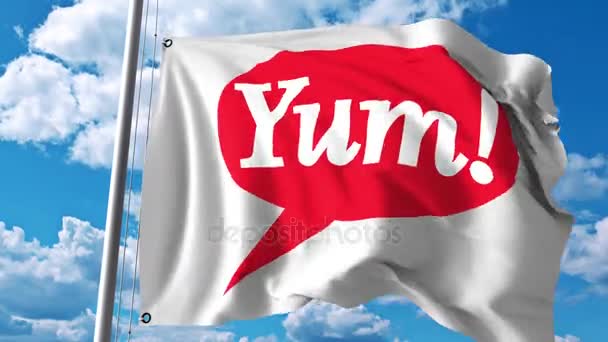 Lambaikan bendera dengan logo Yum Brands. Animasi editorial 4K — Stok Video