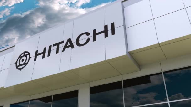Hitachi-Logo auf der Fassade des modernen Gebäudes. redaktionelles 3D-Rendering — Stockvideo