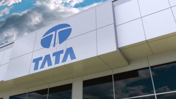 Logotipo do Grupo Tata na fachada moderna do edifício. Renderização 3D editorial — Vídeo de Stock